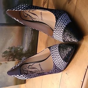 j. Renee black and white secret toe pump geometric designs size 8 and 1/2